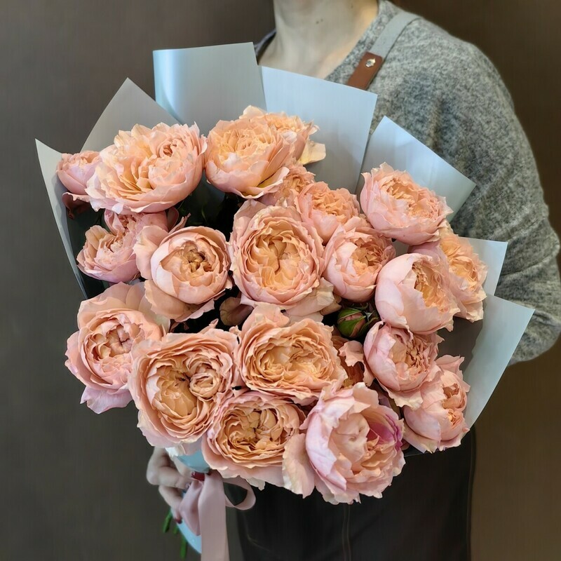 Buket iz 7 kustovih pionovidnih roz (kod 450), buket iz 7 kustovih pionovidnih roz (kod 450)