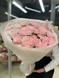 Buket iz kustovih hrizantem s per_yami