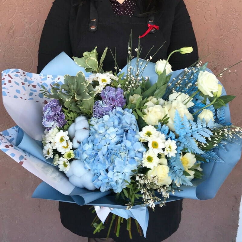 букет с голубой гортензией и сиреневым диантусом, стандартный