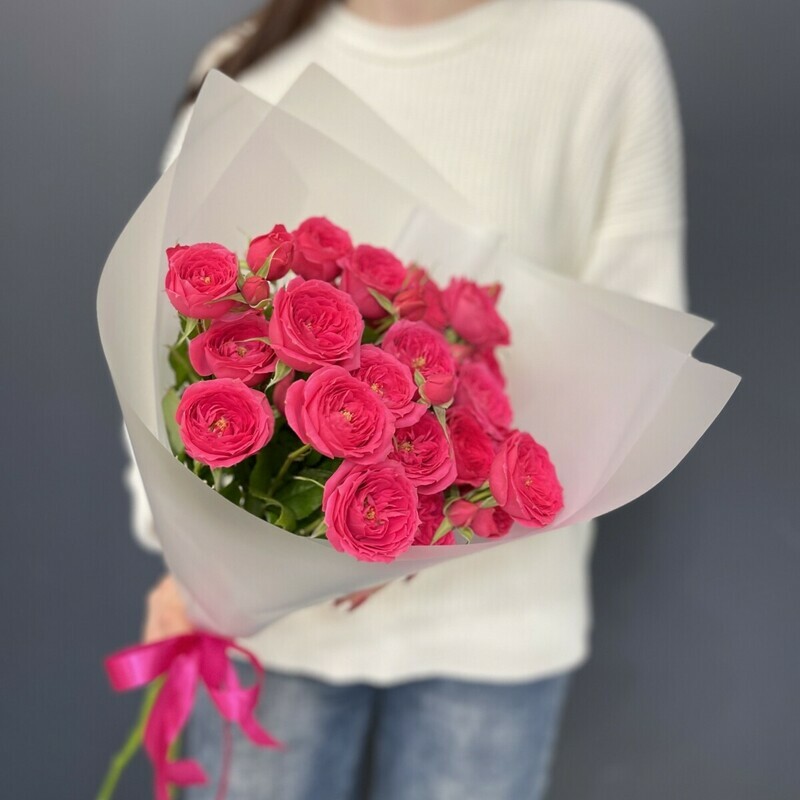 Монобукет из малиновых кустовых роз, стандартный