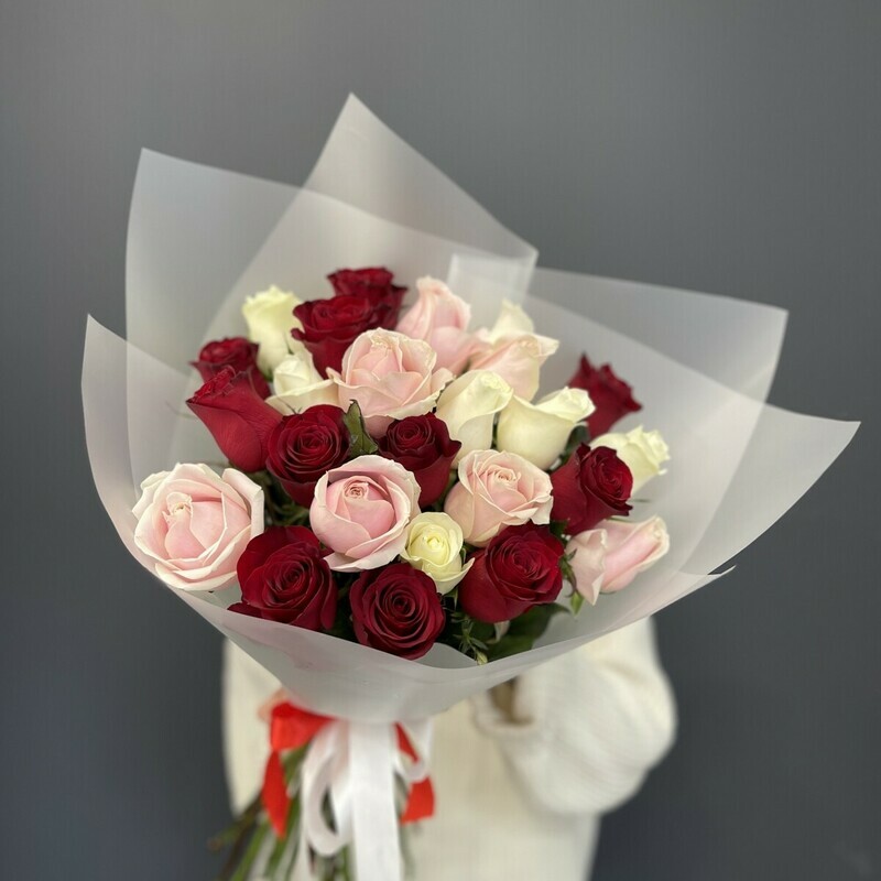 Монобукет из 25 разноцветных роз, стандартный