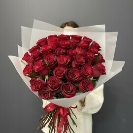 Классический букет из 35 роз