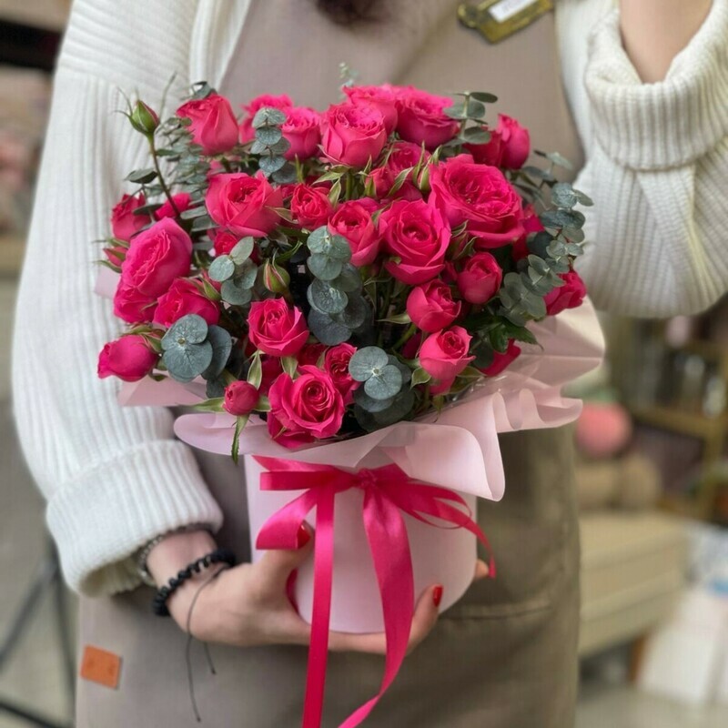 Kompozitciya s kustovimi rozami "Mig", standart