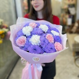 Buket s hrizantemami "Lavandovoe pole"