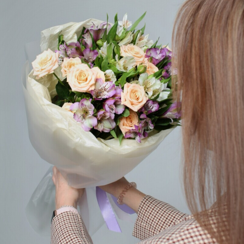 Nezhnij buket i roz i al_stromerij, standart