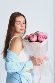 Букет из 5 пионов