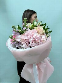 Воздушный букет с гортензией