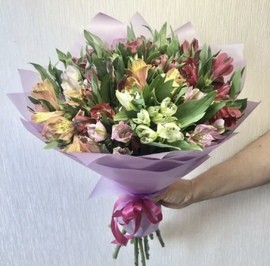 Пышное облако Альстромерий