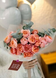 Премиальная пионовидная кустовая роза с ароматным эвкалиптом FT1706