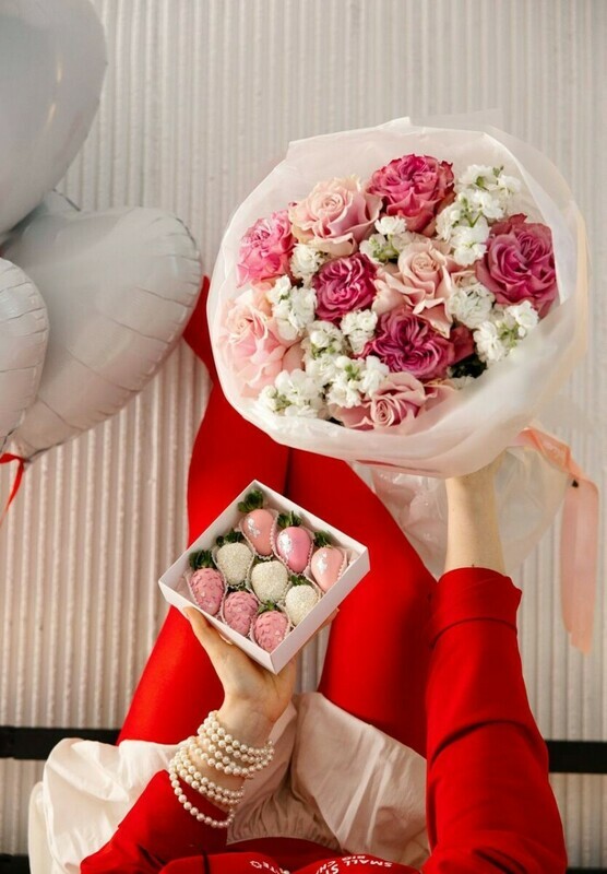 Kombo : Buket s frantcuzskimi rozami i klubnika v shokolade 9 yagod FT1720, standart