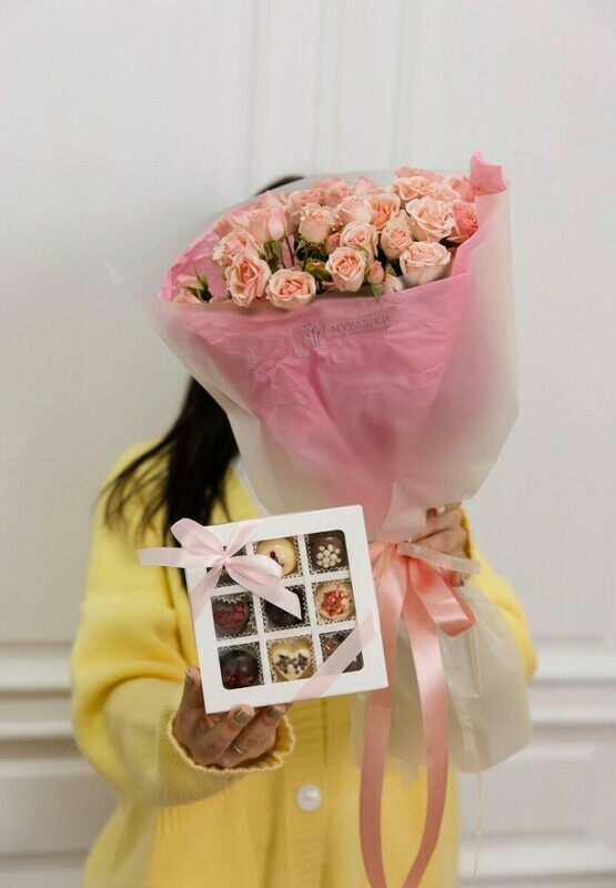 Nabor: Vozdushnaya kustovaya roza i shokolad ruchnoj raboti 9 konfet FT1636, standart