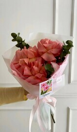 Моно из вывернутой розы с эвкалиптом FT1735