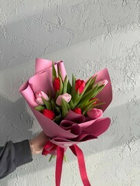 Весенний комплимент с тюльпанами