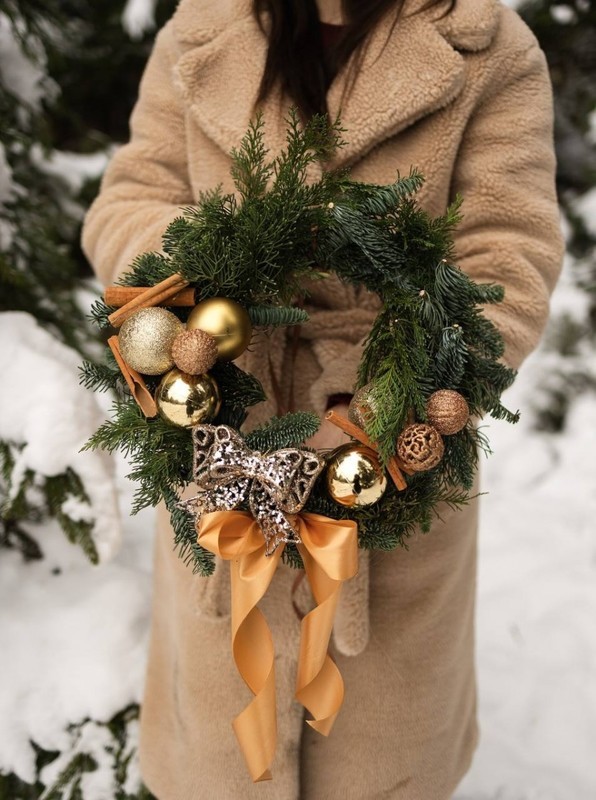 Венок из натурального нобилиса с объемным бантиком FT1171, стандартный