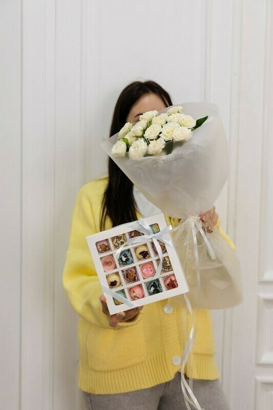 Nabor: Belie kustovie rozi i 16 konfet FT1630, nabor: belie kustovie rozi i 16 konfet