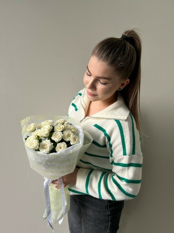 Vozdushnij buket s beloj kustovoj rozoj FT1637, vozdushnij buket s beloj kustovoj rozoj