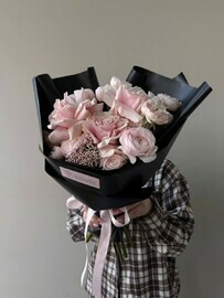 Нежный букет в черной стильной упаковке FT1795