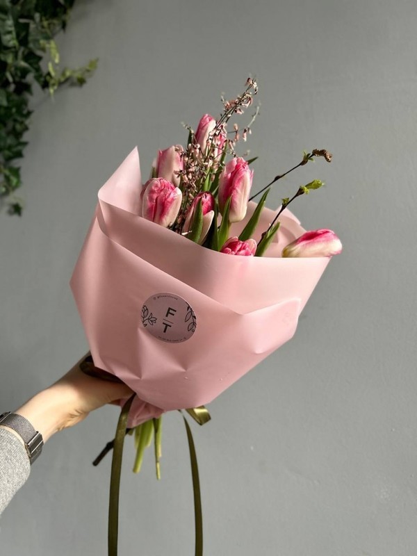 Розовые тюльпаны с генистой FT1232, стандартный