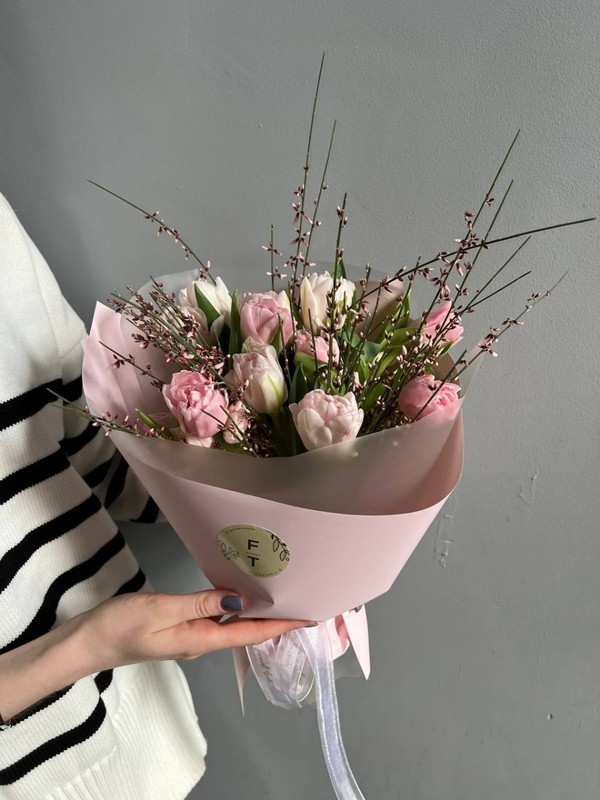 Rozovie pionovidnie tyul_pani s vetochkami genisti FT1254, standart