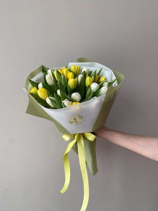 Микс желтых и белых тюльпанов FT1270, стандартный