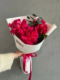 Яркая французская роза с эвкалиптом FT246