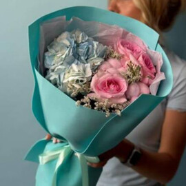 Букет с гортензией