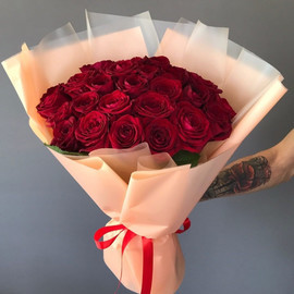 23 розы в оформлении