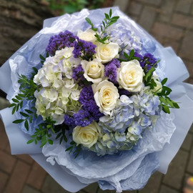 Букет с гортензией