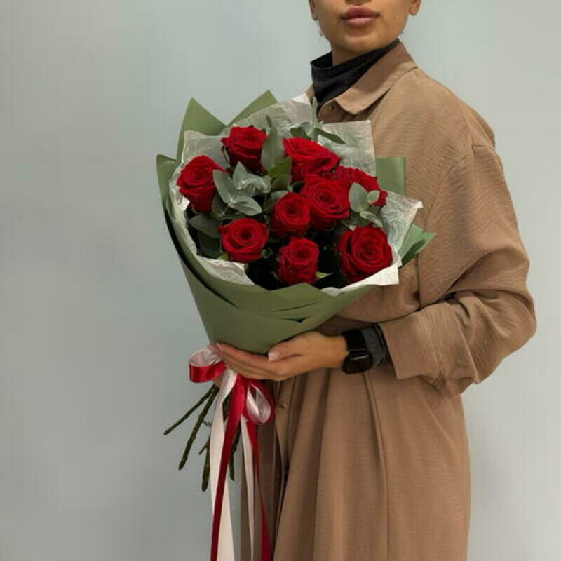 Букет из 9 красных роз и эвкалипта 159, стандартный