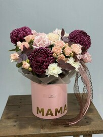 Цветочная композиция маме из хризантемы, диантуса, гвоздики, эустомы, кустовой нежной розы