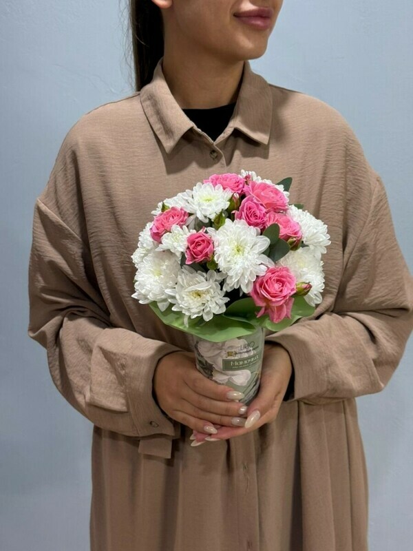 Kompozitciya dlya mami s hrizantemoj i kustovoj rozoj 045, standart