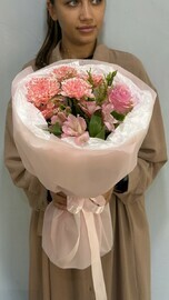 Нежный букет из розы, альстромерии, хризантемы 055