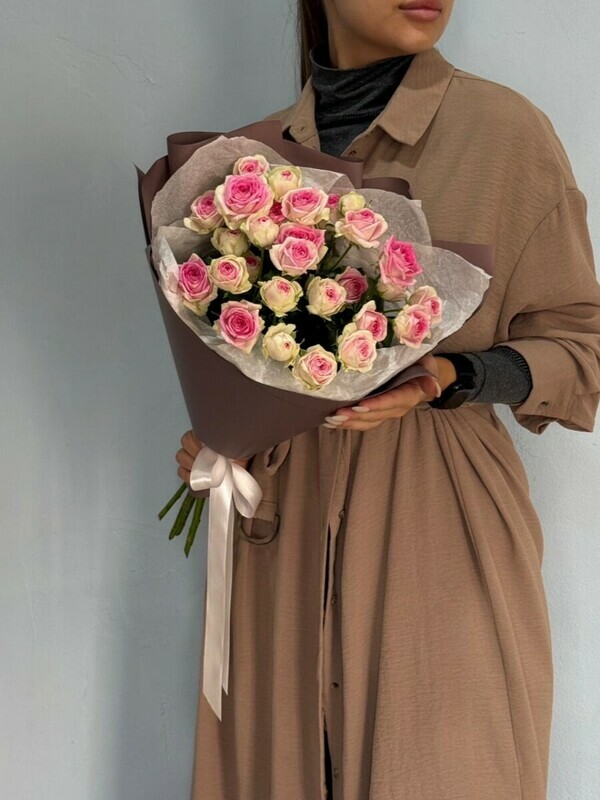 Buket iz 5 kustovih yarkih roz dzhelato 139, buket iz 5 kustovih yarkih roz dzhelato