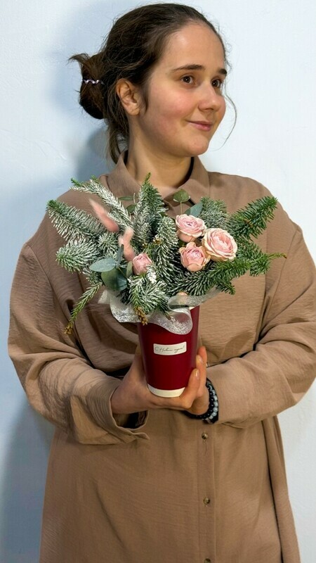 Цветочная новогодняя композиция из нобилиса и розы 029, уменьшенный