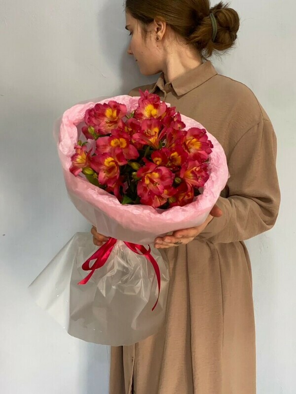 Букет из ярких альстромерий, букет из 5 альстромерий