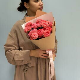 Buket iz 5 korallovih kustovih roz 167