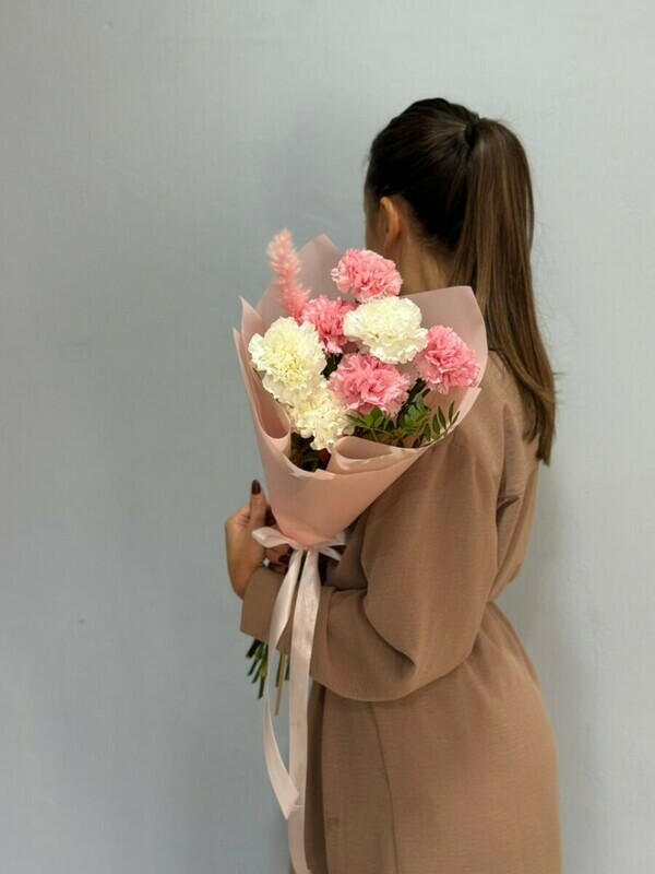 Buket s diantusom, kamishom i pistashem, standart