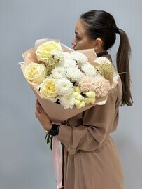 Букет из хризантемы кустовой, диантуса, розы, гвоздики 156