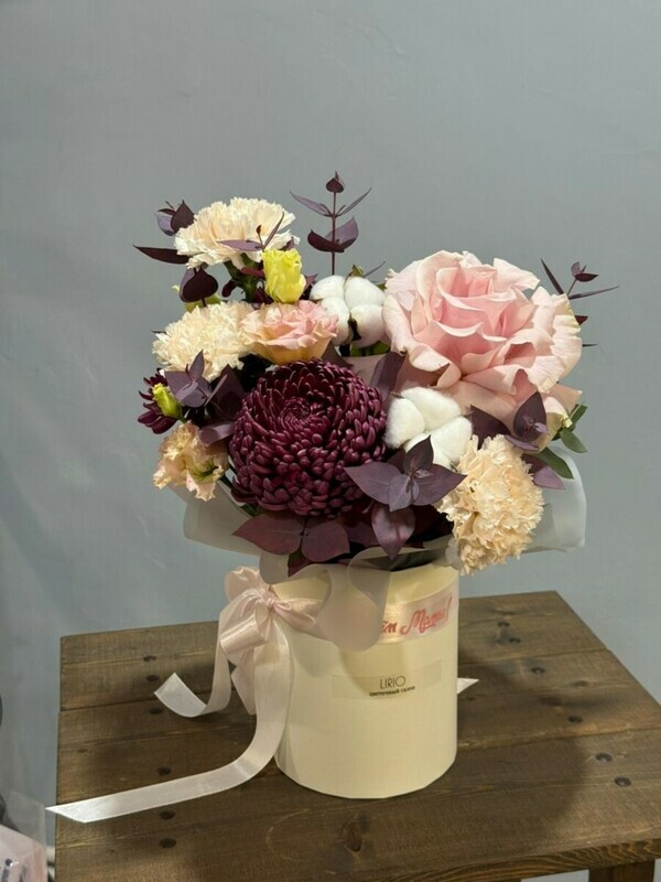 Kompozitciya dlya mami s hrizantemoj bigudi, Pink mondial_ i diantusami 047, standart