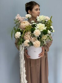 TCvetochnaya kompozitciya iz al_stromerii, frantcuzskoj rozi, diantusa, hrizantemi, panikuma 042