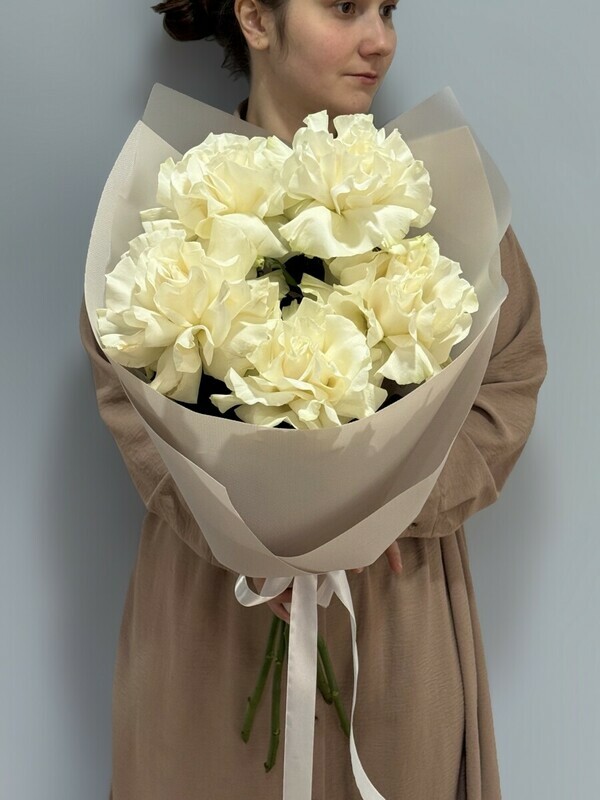 Nezhnij buket iz belih frantcuzskih roz 133, buket iz 5 roz