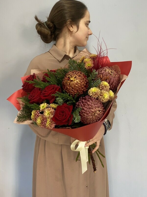 Букет из розы, пихты, мережки, хризантем 112, стандартный