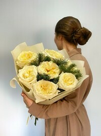   Букет из пихты и розы канделайт 140