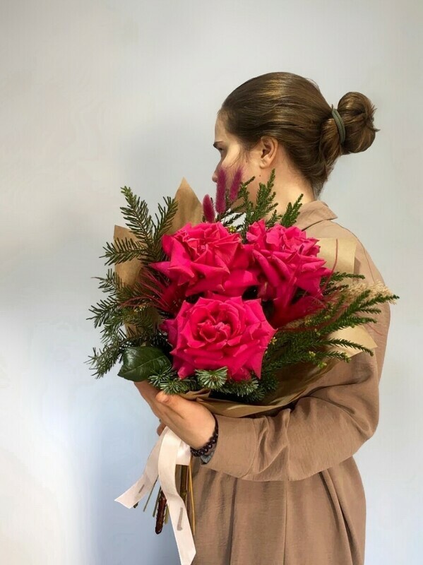 Букет из пихты, мережки и французской розы 141, стандартный