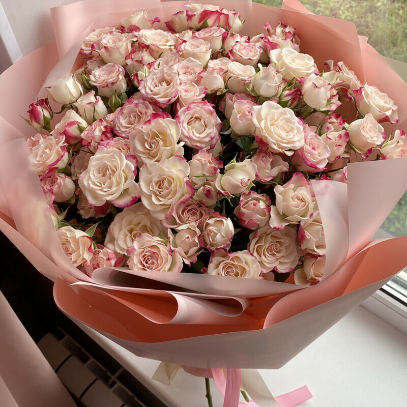 Bouquet of bush roses, standart