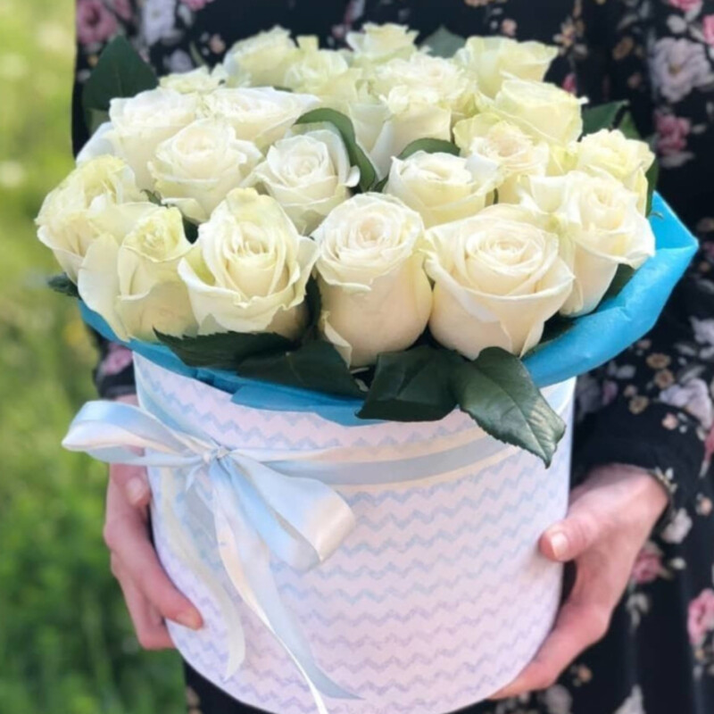 Шляпная коробка с белыми розами, стандартный