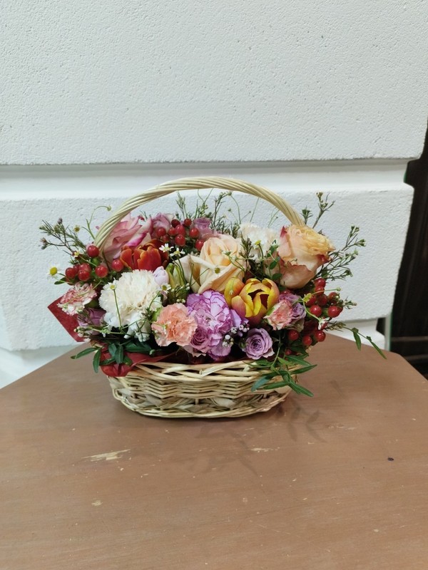 Корзинка с цветами, премиум