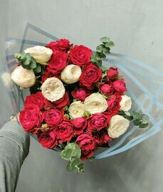 Букет из кустовых роз
