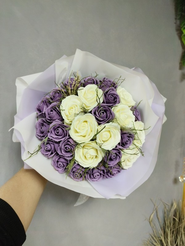 Buket iz 27 mil_nih roz, buket iz mil_nih roz