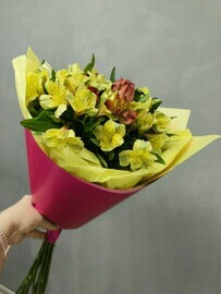 Букет из альстромерии